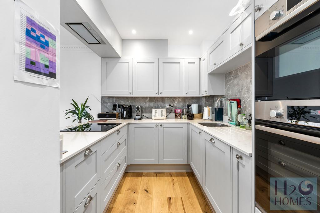 Wellington Court, Flat 28-013