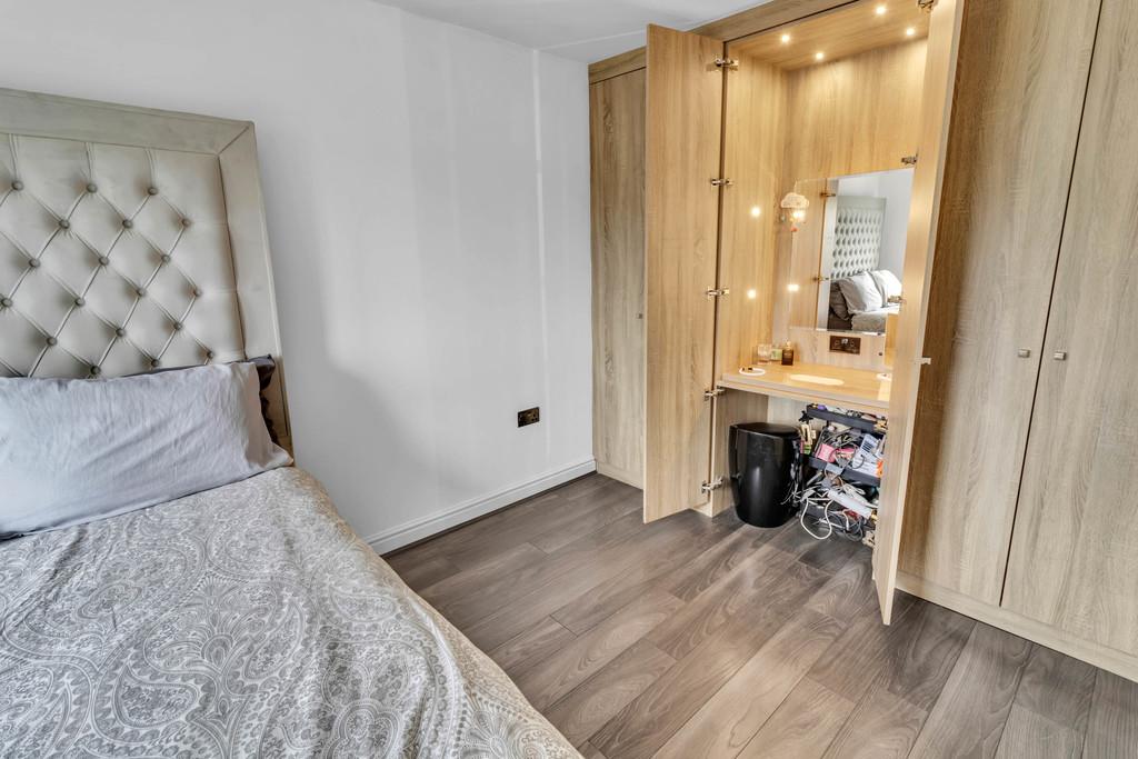 Bedroom 4 - Dressing area