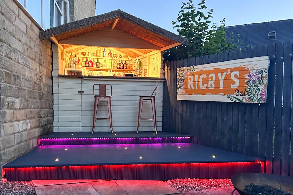 Outside - Bar Area