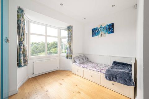 2 bedroom flat to rent, Holders Hill Road, Mill Hill East, London, NW7