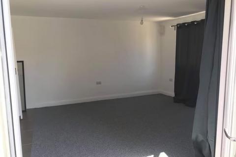 Studio to rent, Harbourer Close, Ilford IG6