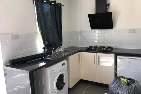Studio to rent, Harbourer Close, Ilford IG6