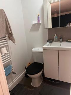 Studio to rent, Harbourer Close, Ilford IG6