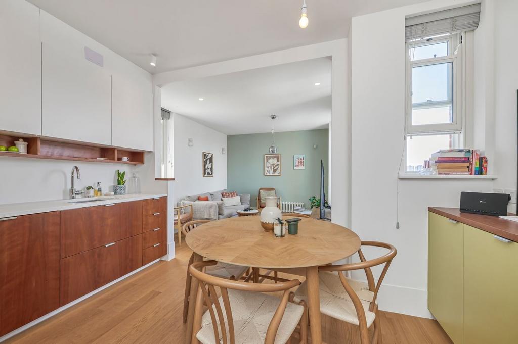 Apartment in London - View 5