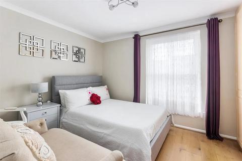 36 Willmore End, London, SW19 3DF