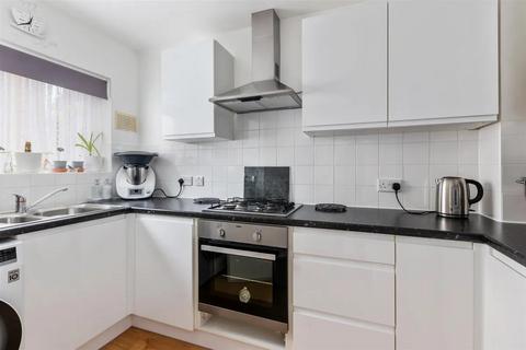 36 Willmore End, London, SW19 3DF