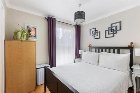 36 Willmore End, London, SW19 3DF