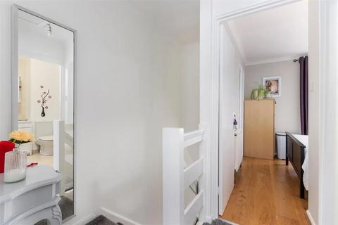 36 Willmore End, London, SW19 3DF