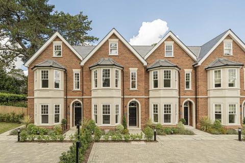 4 bedroom house for sale, Old Avenue, Weybridge KT13