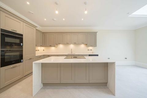 4 bedroom house for sale, Old Avenue, Weybridge KT13