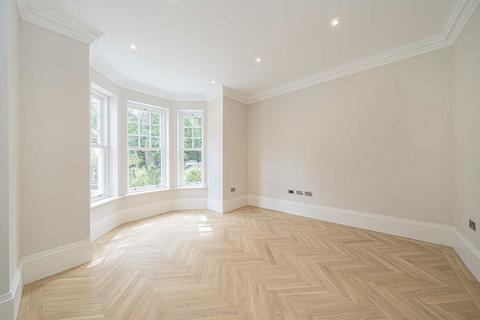 4 bedroom house for sale, Old Avenue, Weybridge KT13