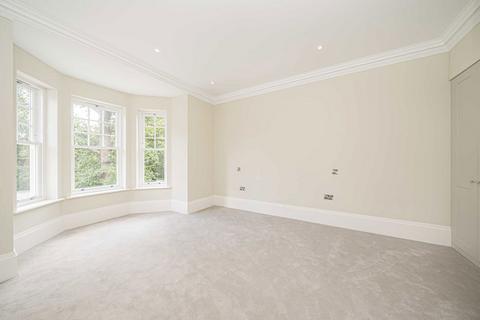4 bedroom house for sale, Old Avenue, Weybridge KT13