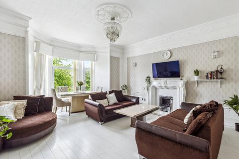 32a Myrtle Park, Glasgow, G42 8UQ