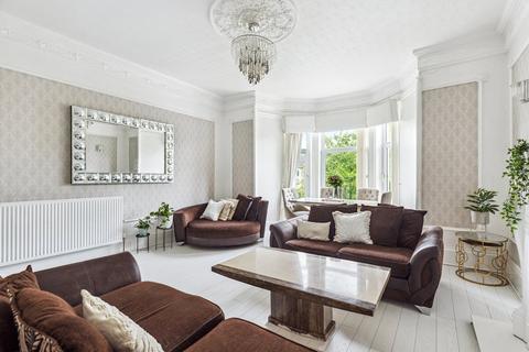 32a Myrtle Park, Glasgow, G42 8UQ