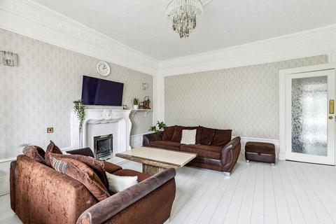 32a Myrtle Park, Glasgow, G42 8UQ