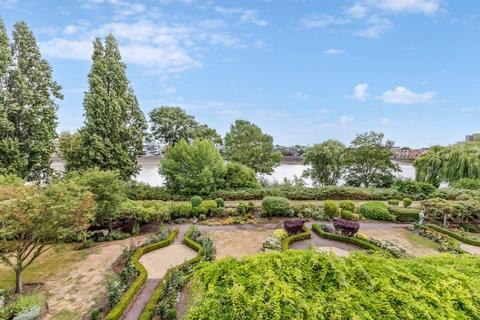 2 bedroom flat for sale, Wyatt Drive, Barnes, London