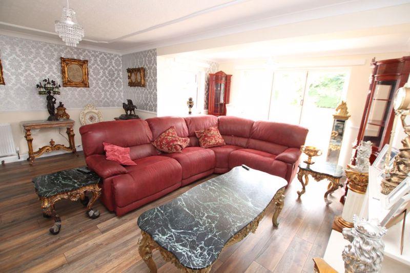 Lounge photo 2