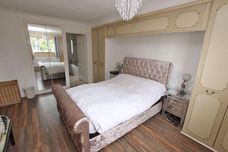 Bed 1 photo 2