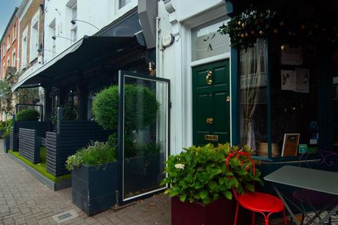 undefined, HAMPTON COURT
