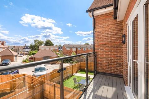 12 Mole Place, West Molesey, KT8 2AG