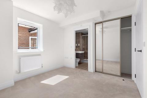 12 Mole Place, West Molesey, KT8 2AG