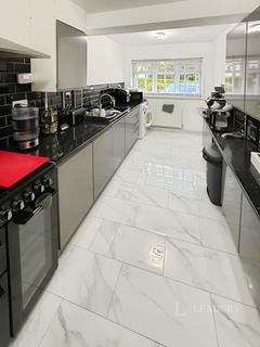 3 bedroom semi-detached house to rent, Welland Road