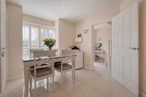 undefined, Meadow Drive, South Ockendon RM15