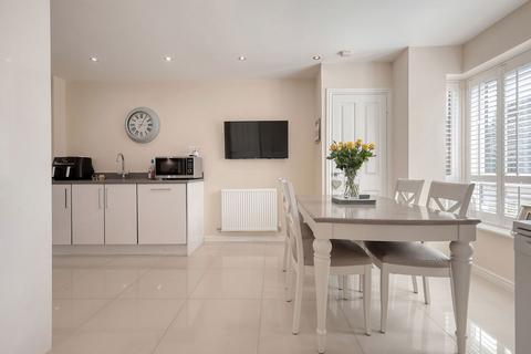 undefined, Meadow Drive, South Ockendon RM15