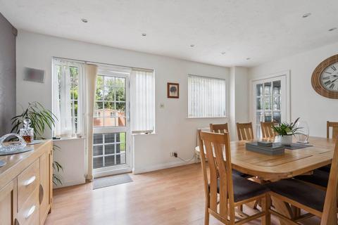 5 Five Fields Close, Watford, WD19 5BZ