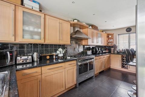 5 Five Fields Close, Watford, WD19 5BZ