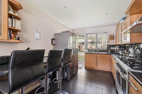 5 Five Fields Close, Watford, WD19 5BZ