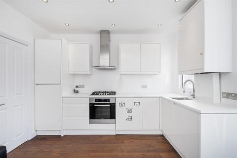 3 bedroom flat for sale, Elthorne Avenue, Hanwell W7