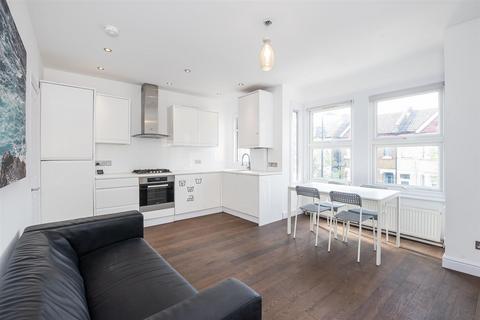 3 bedroom flat for sale, Elthorne Avenue, Hanwell W7