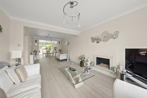 undefined, Shaftesbury Avenue, Norwood Green, Southall UB2