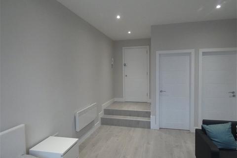 Studio to rent, Oakleigh Gardens, Whetstone