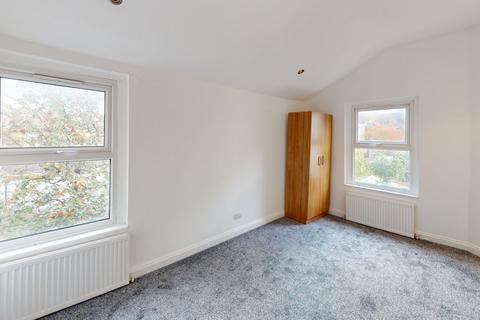 3 bedroom flat to rent, Dunstans Road, London, SE22