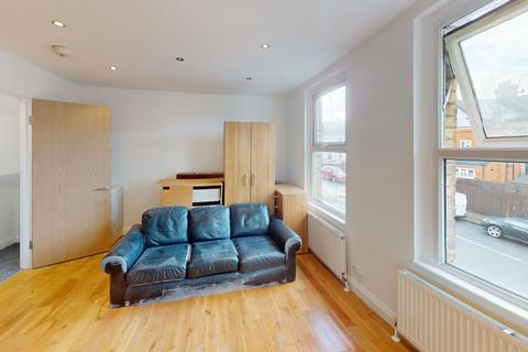3 bedroom flat to rent, Dunstans Road, London, SE22