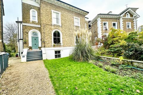 16a The Waldrons, Croydon, CR0 4HB