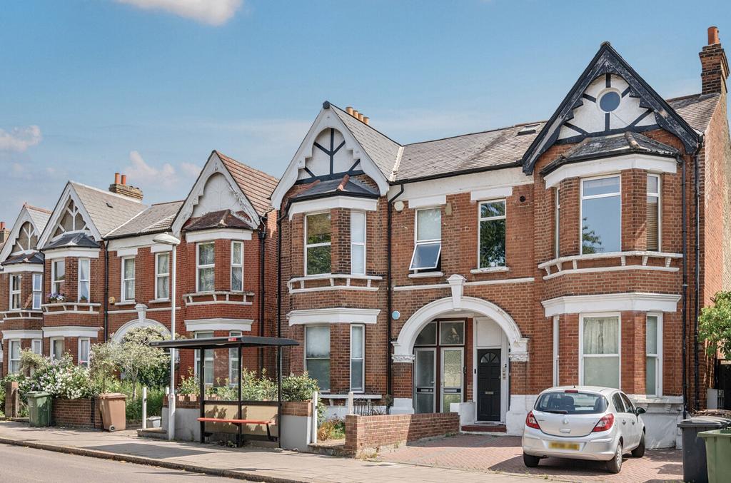 Brockley Rise, London 2 bed apartment for sale - £400,000