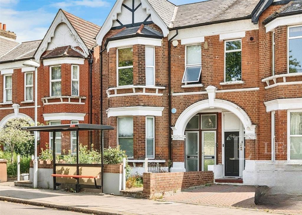 Brockley Rise, London 2 bed apartment - £400,000