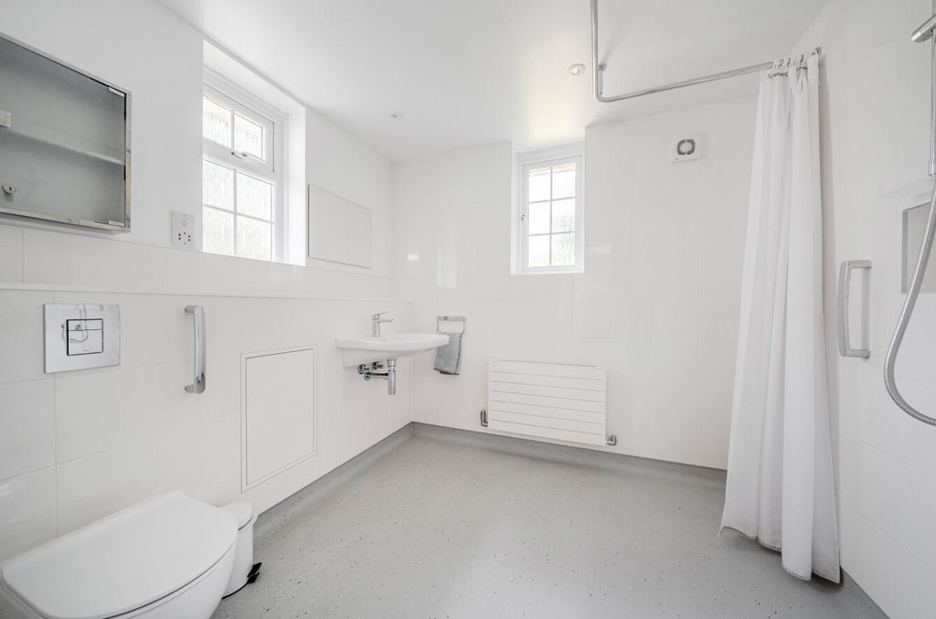 Annexe Shower Room