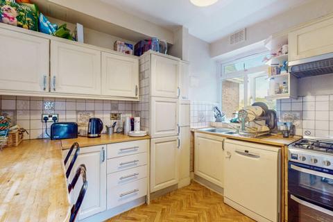 4 bedroom flat to rent, NW6