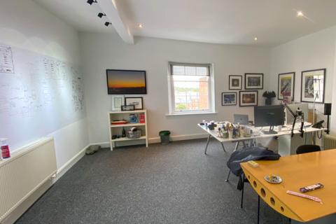 Office to rent, 9 Parade Leamington Spa CV32 4DG