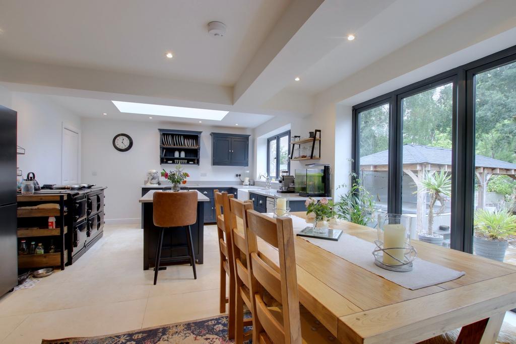 Kitchen/dining area