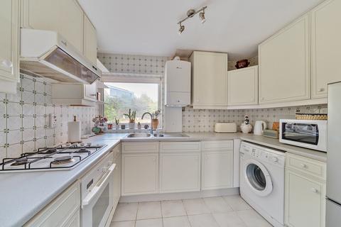 2 bedroom flat for sale, Mount Felix, Walton-On-Thames, KT12