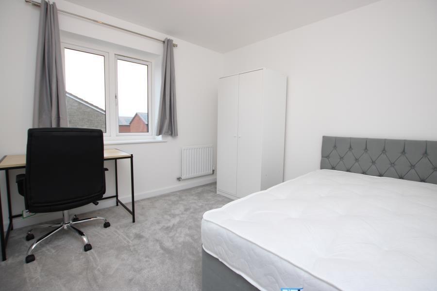 Bright, neutral double bedroom with a comfortab...