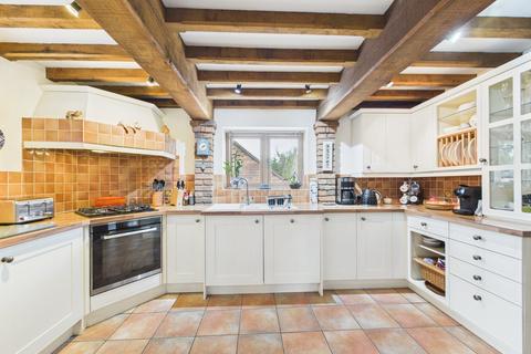 4 bedroom semi-detached house for sale, Moseley Road, Hallow, Worcester, Worcestershire, WR2