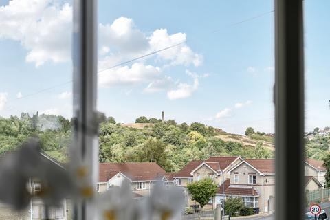 5 bedroom semi-detached house for sale