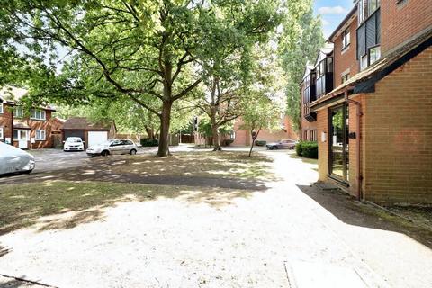 24 Willenhall Drive, Hayes, UB3 2UT