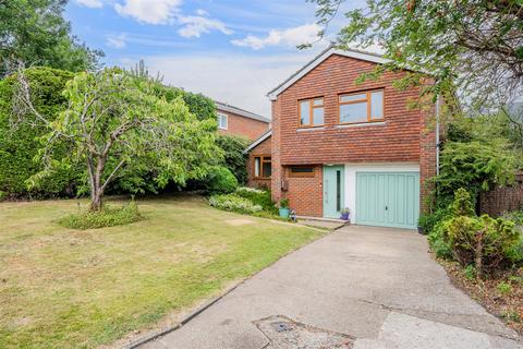 4 bedroom detached house for sale, Rose Bushes, Epsom